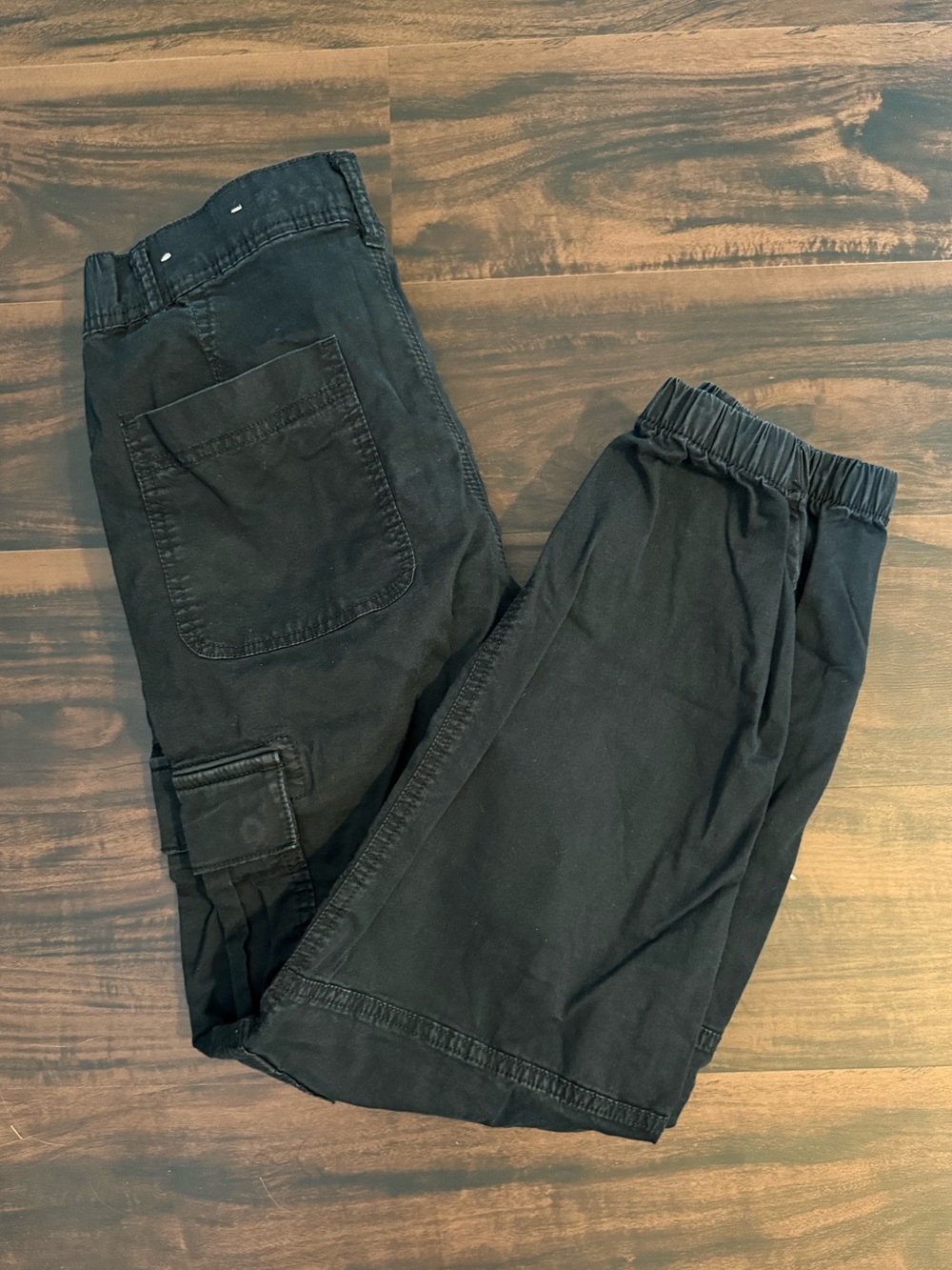 American Eagle Women’s Black Elastic-Waist Cargo Joggers